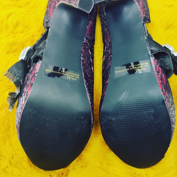 BKE **HOLIDAY RED HEEL PUMP** GLITZ AND GLAMOR *8 1/2* - Picture 2 of 13